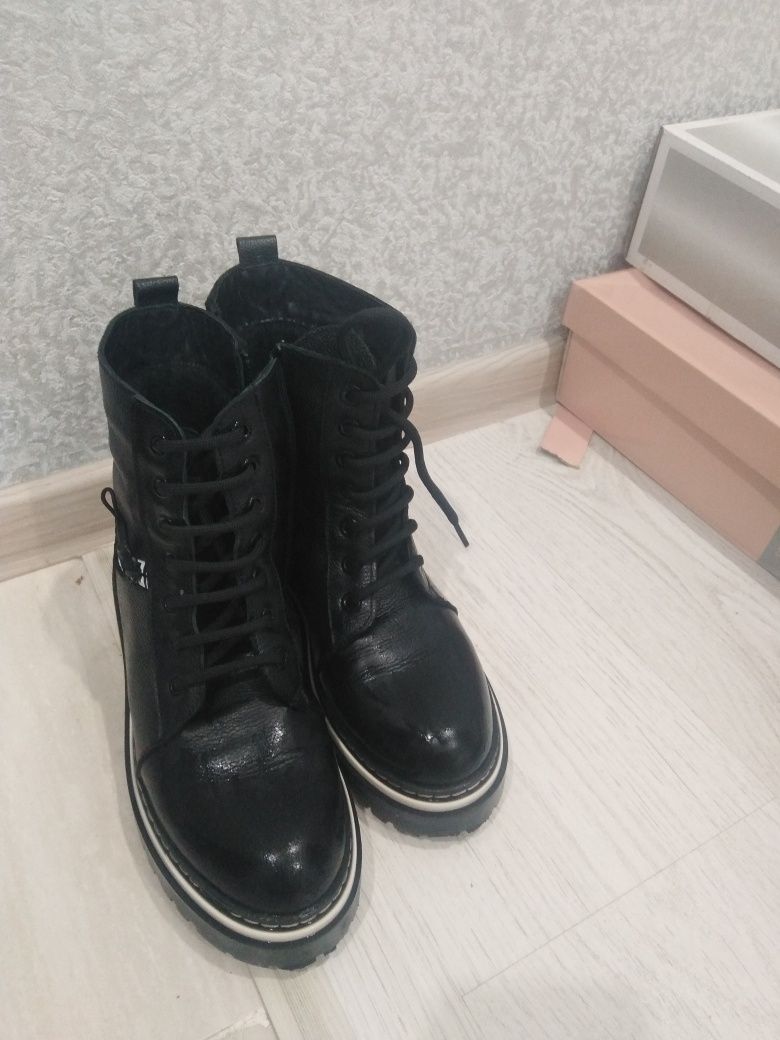 Продам Кожанные Батинки женские