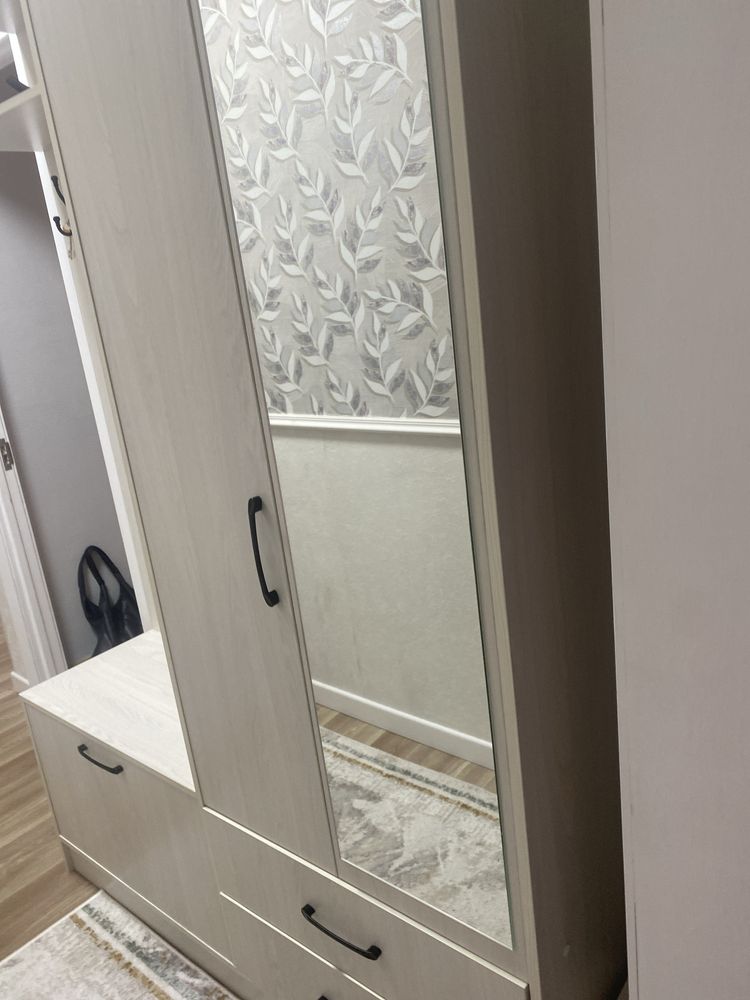 Продаю прхожую 140 в ширину