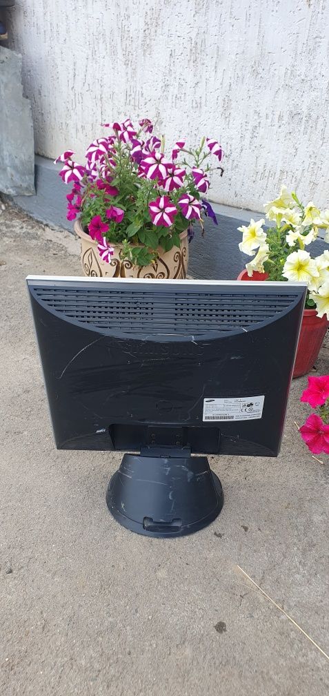 Продам монитор на компьютер