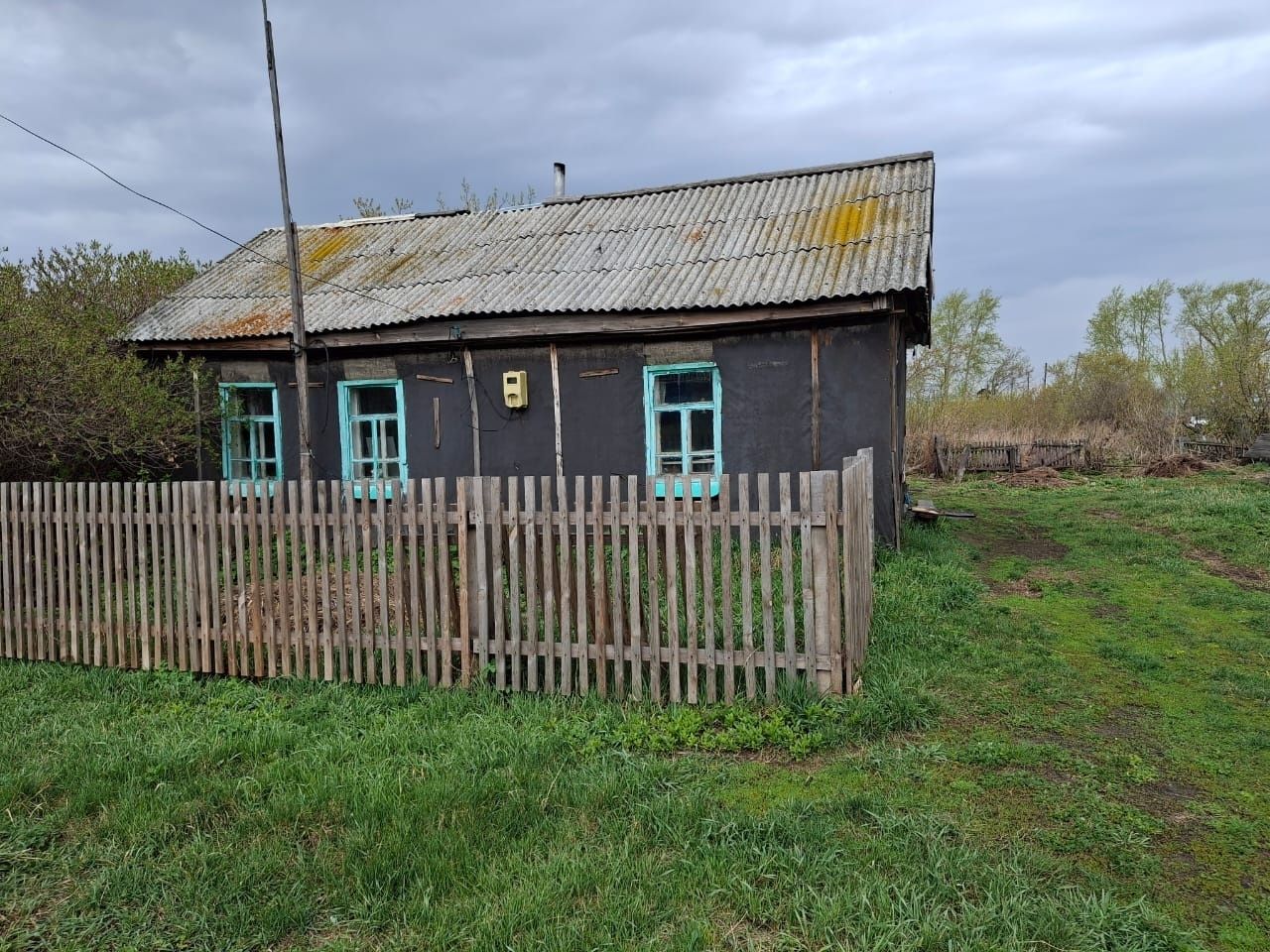 Продам дом в пригороде.