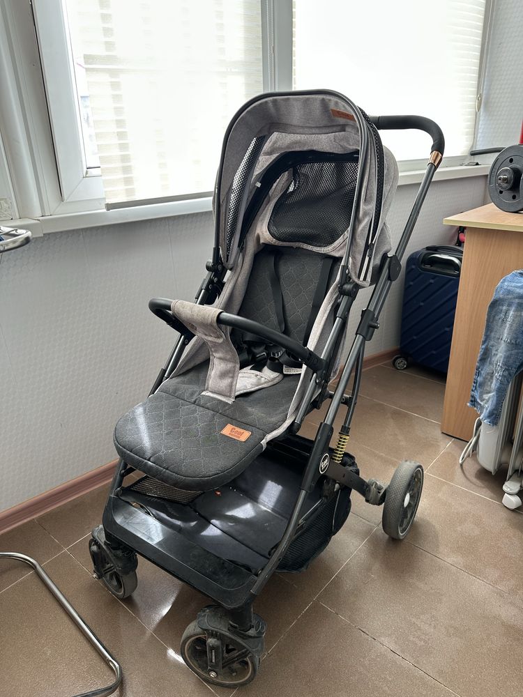 Продам прогулочную коляску