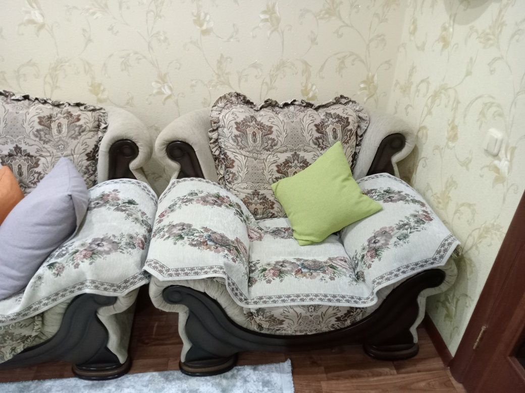 Продается диван и два кресло