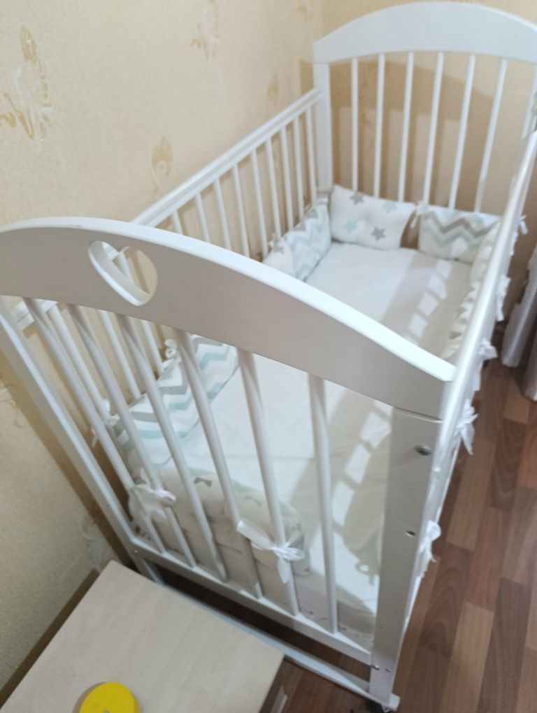 Продам детский манеж с рождения  до 4х лет