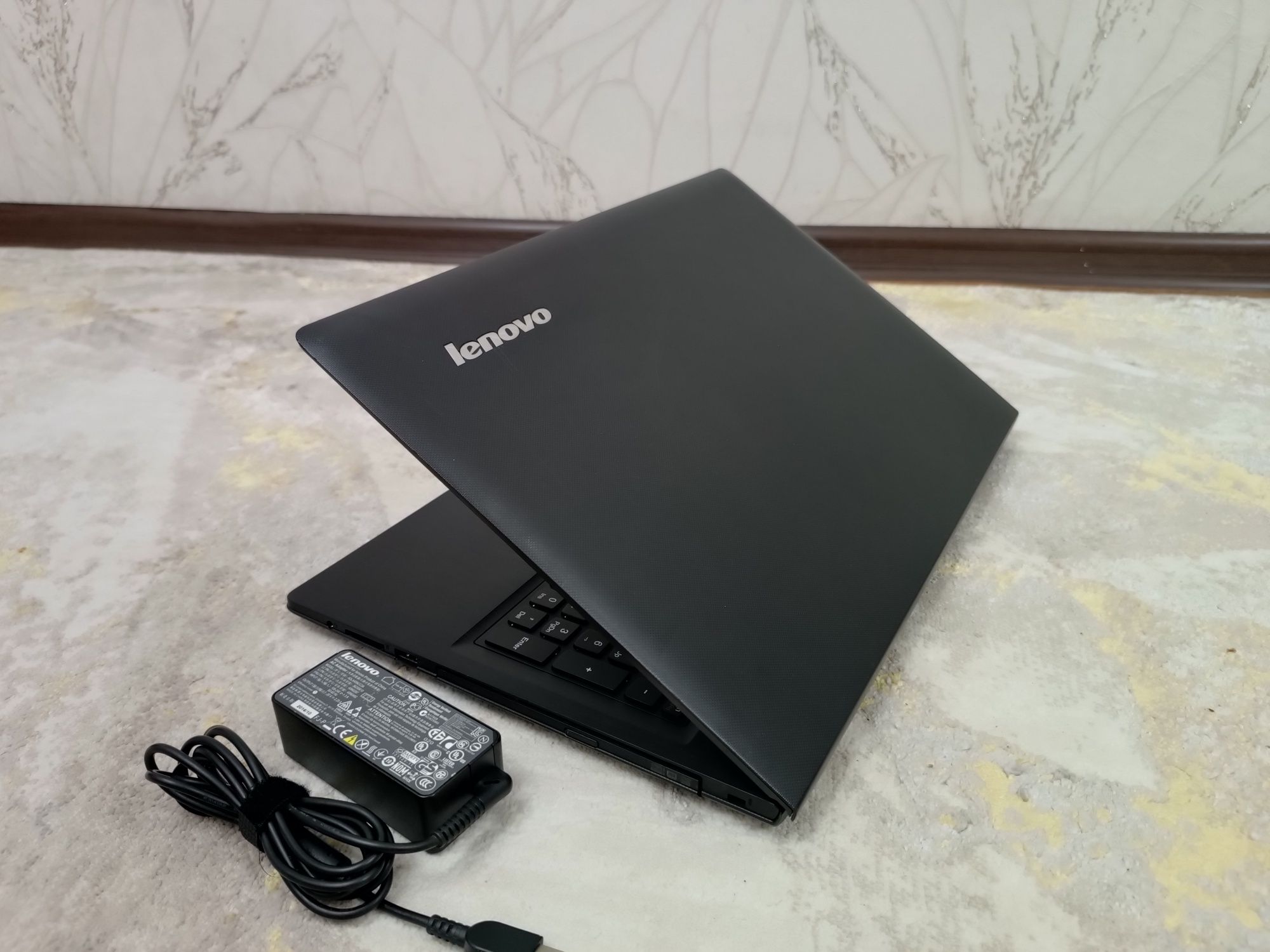 Ноутбук LENOVO в отличном состоянии.