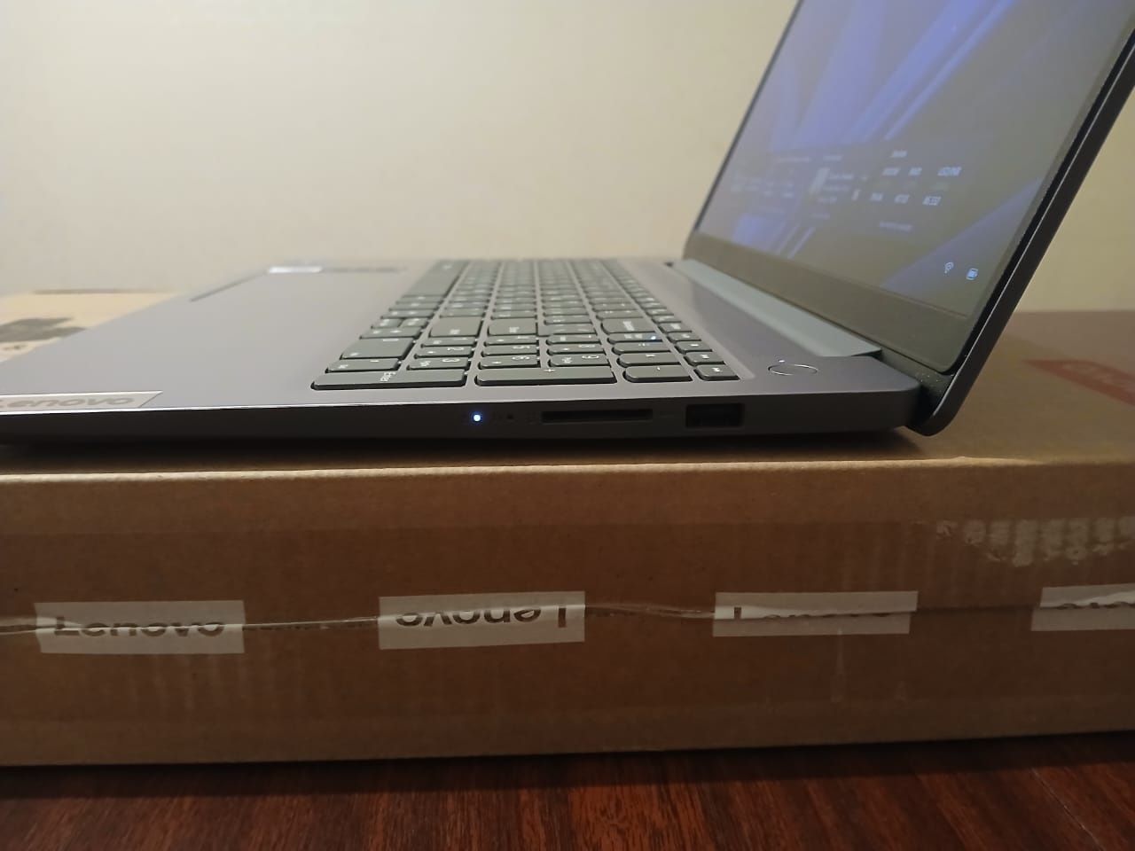 Lenovo IdeaPad Slim 3 15IRH8