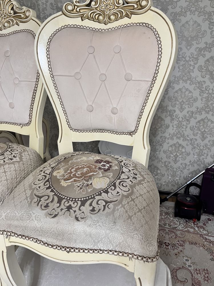 Продам стол и стулья