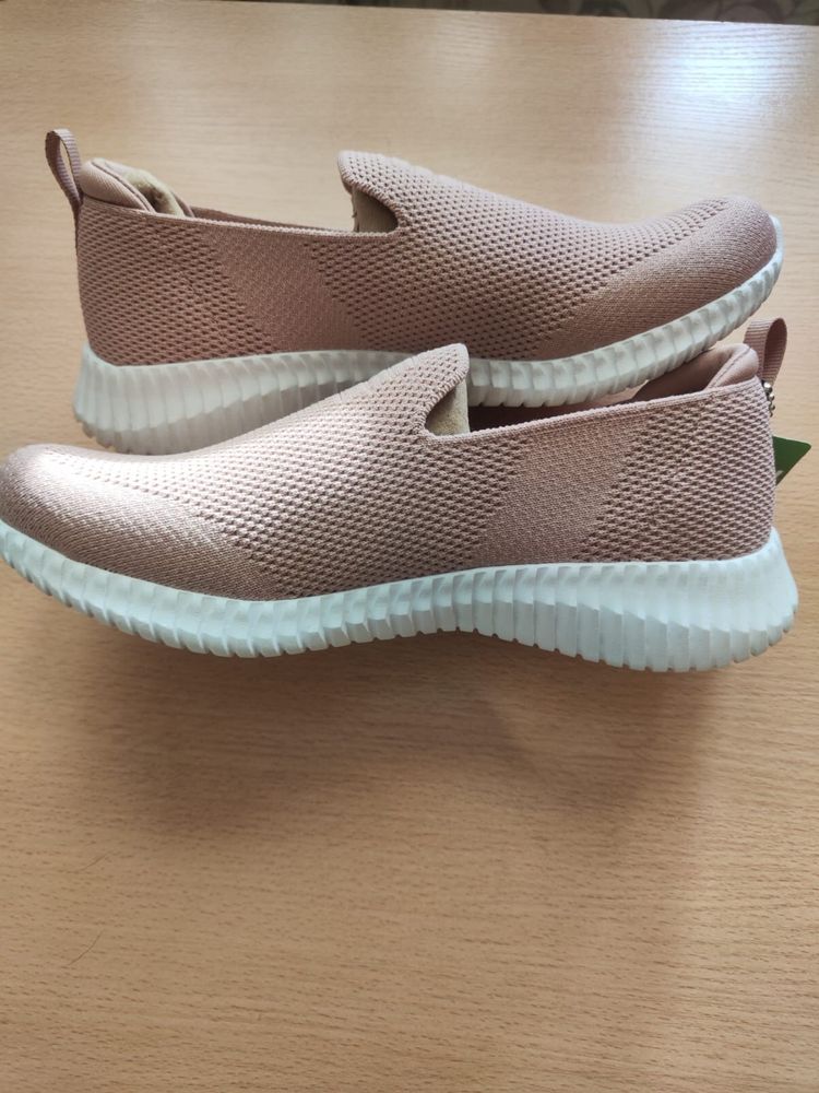 Продаются новые слипоны Skechers женские