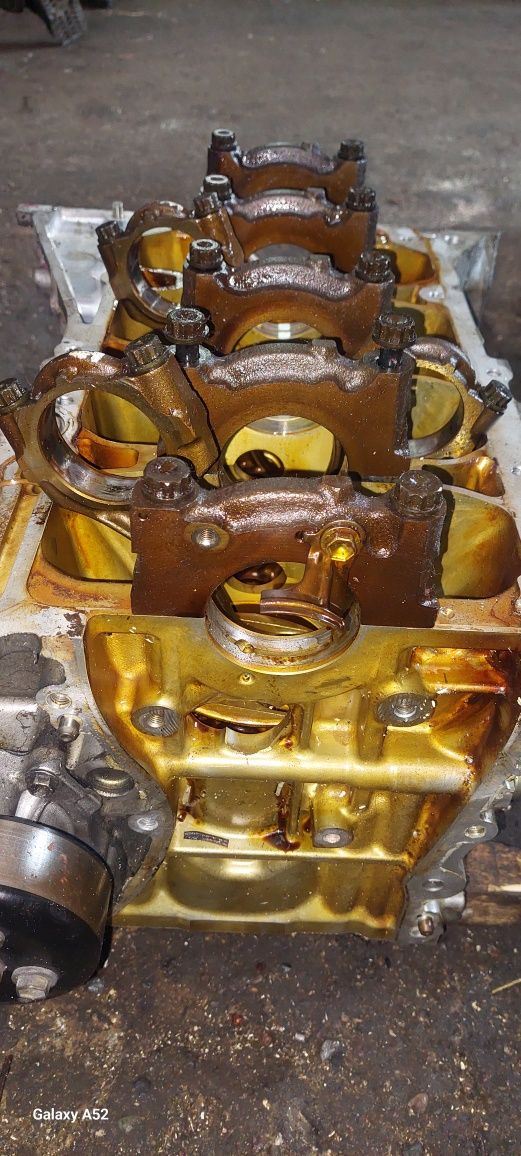 Привозные запчасти на 2AZ-FE. Объём 2.4.  Toyota.