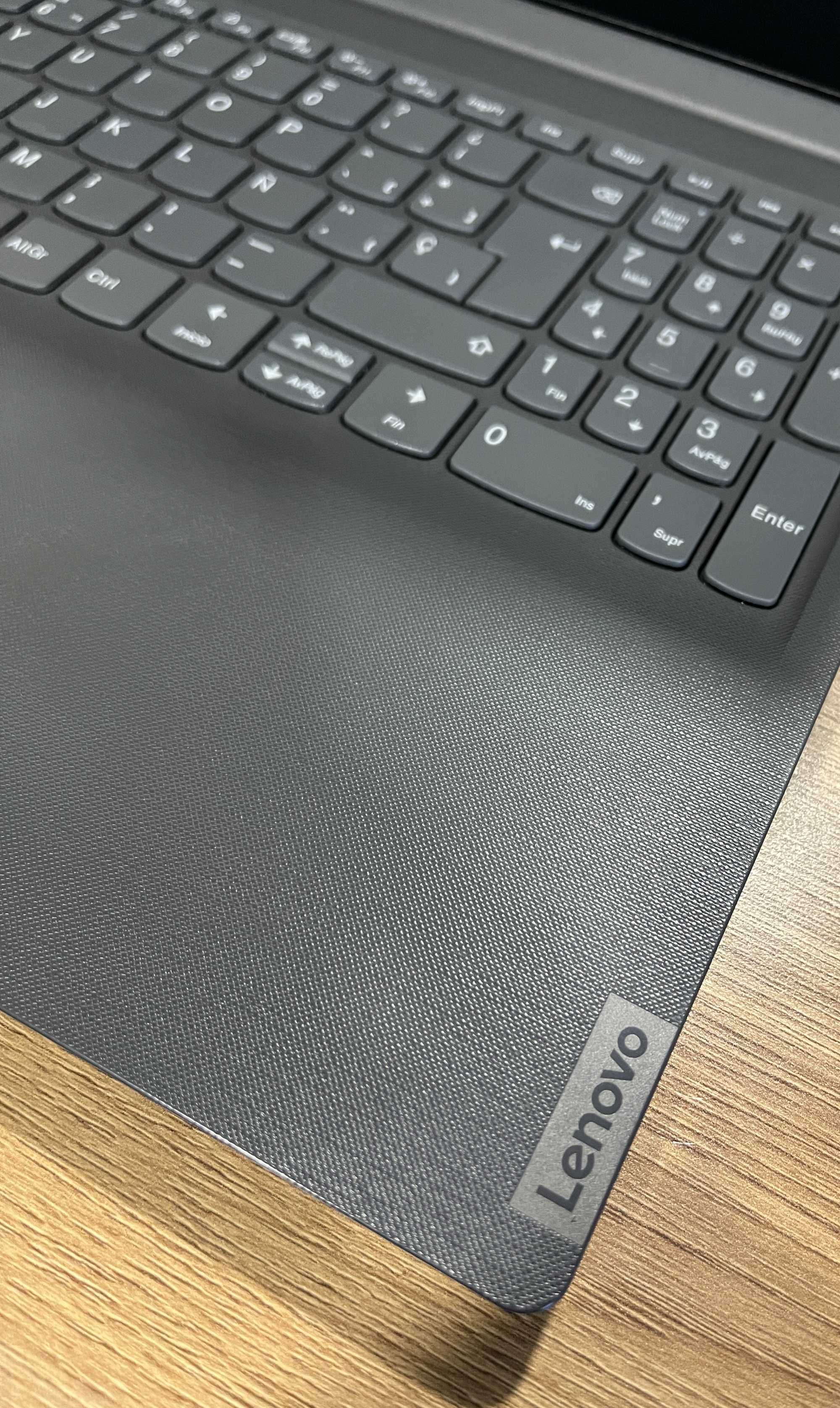 Lenovo ThinkBook 15-IIL. Сore i7 - 1065G7 -1.3/3.9 GHz. 8/256 GB