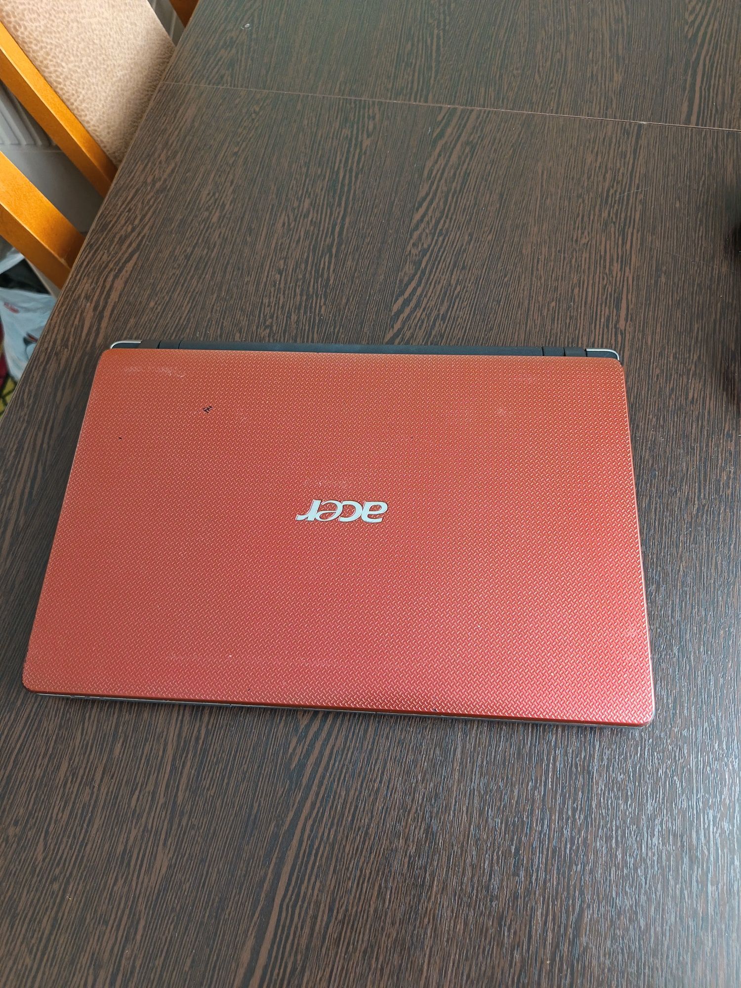 Acer Aspire One 721 под восстановление или на запчасти
