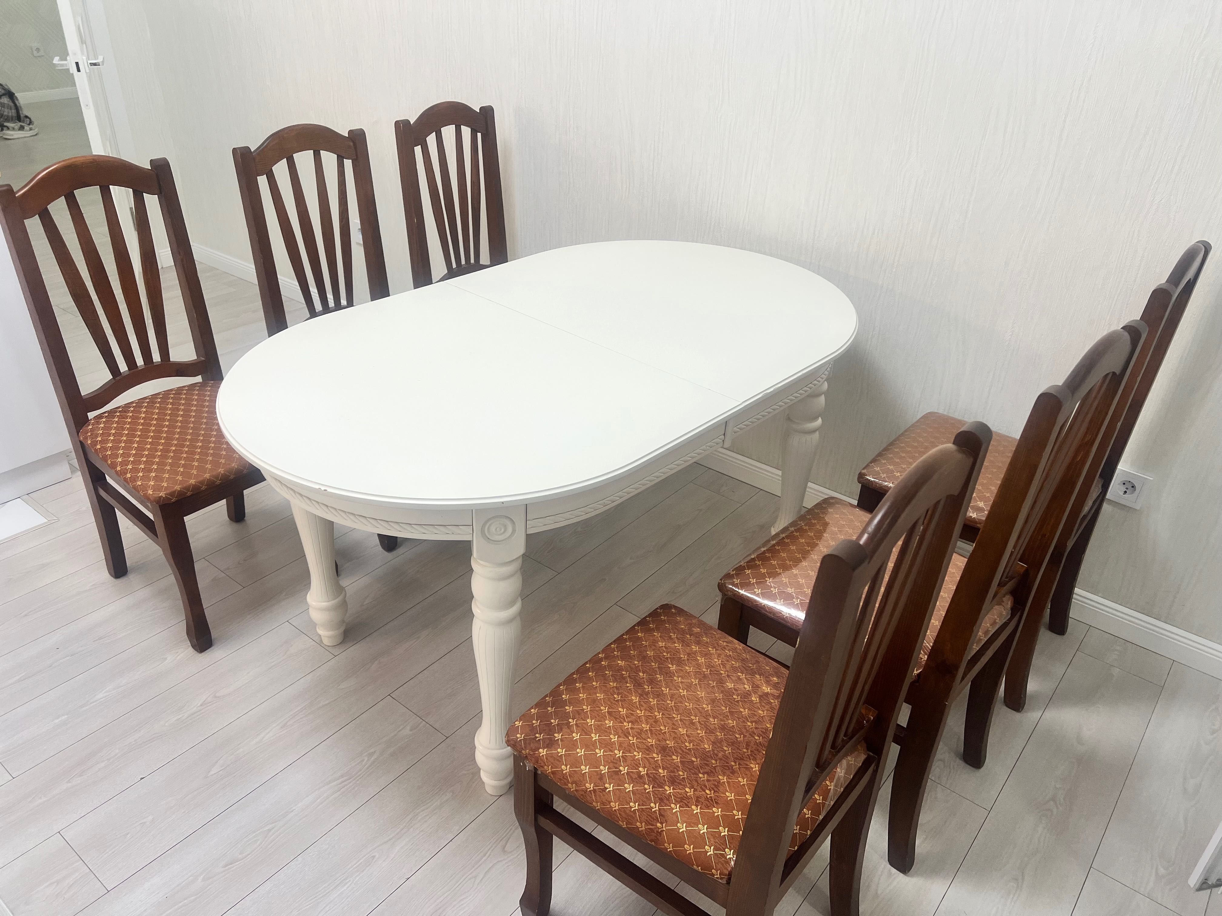Кухонный стол, со 6 стульями,