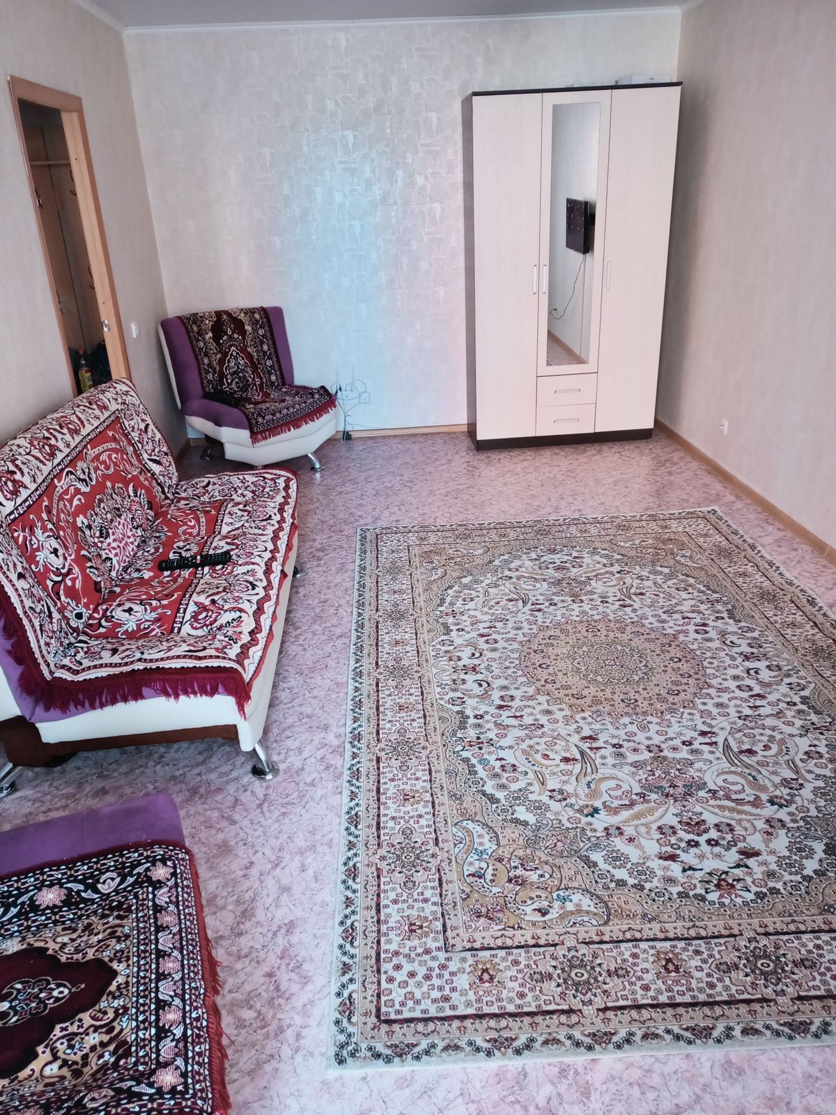Мягкий диван с креслами