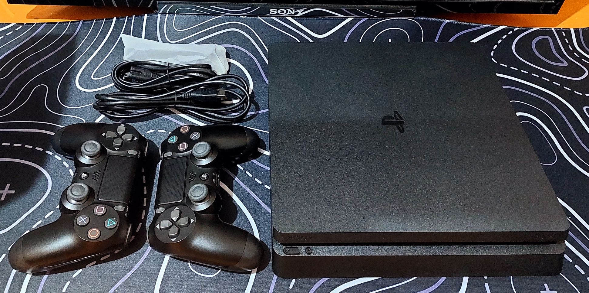 Ps4 slim 1tb Jet BLACK! + 2дж оригинал!