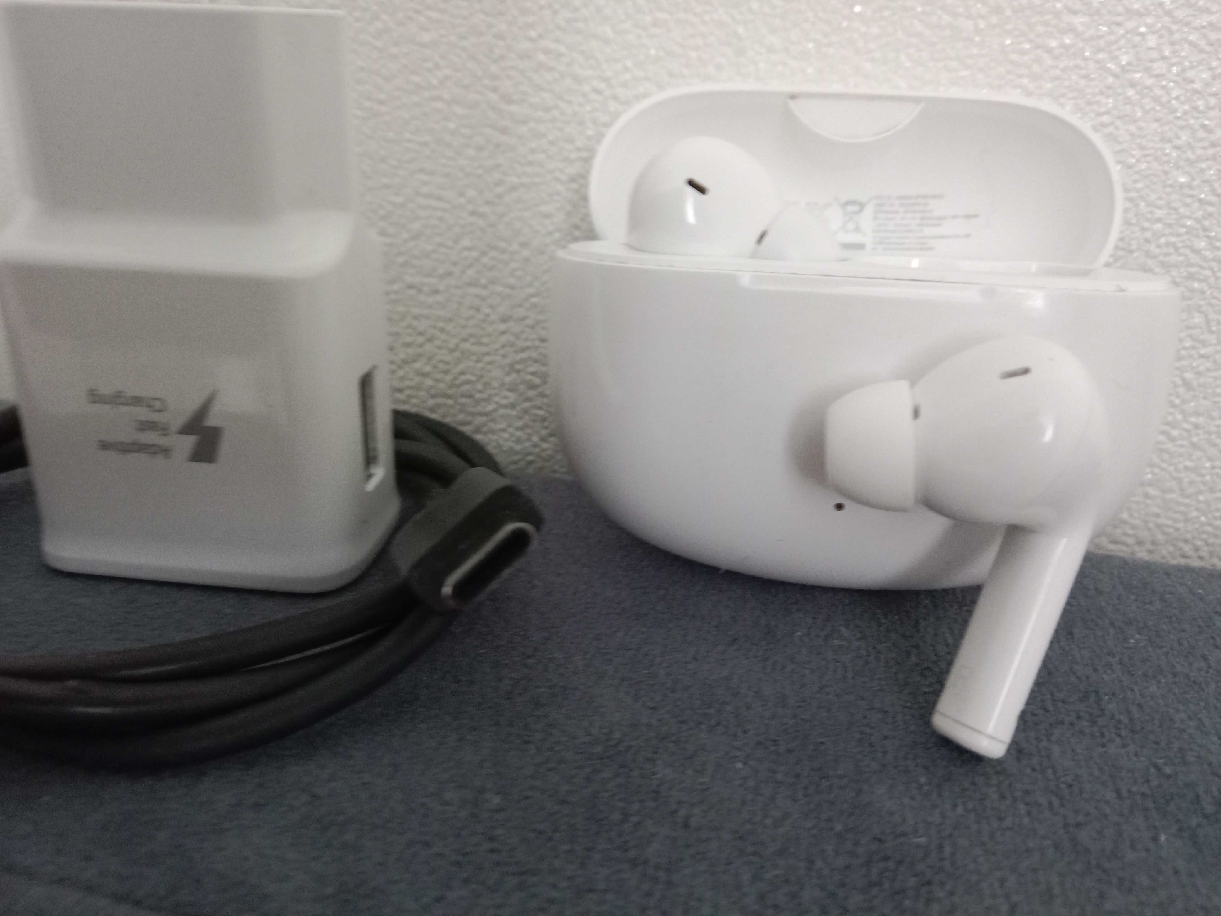 Продам Airpods 3х лайт, кейс,  (оригинал)