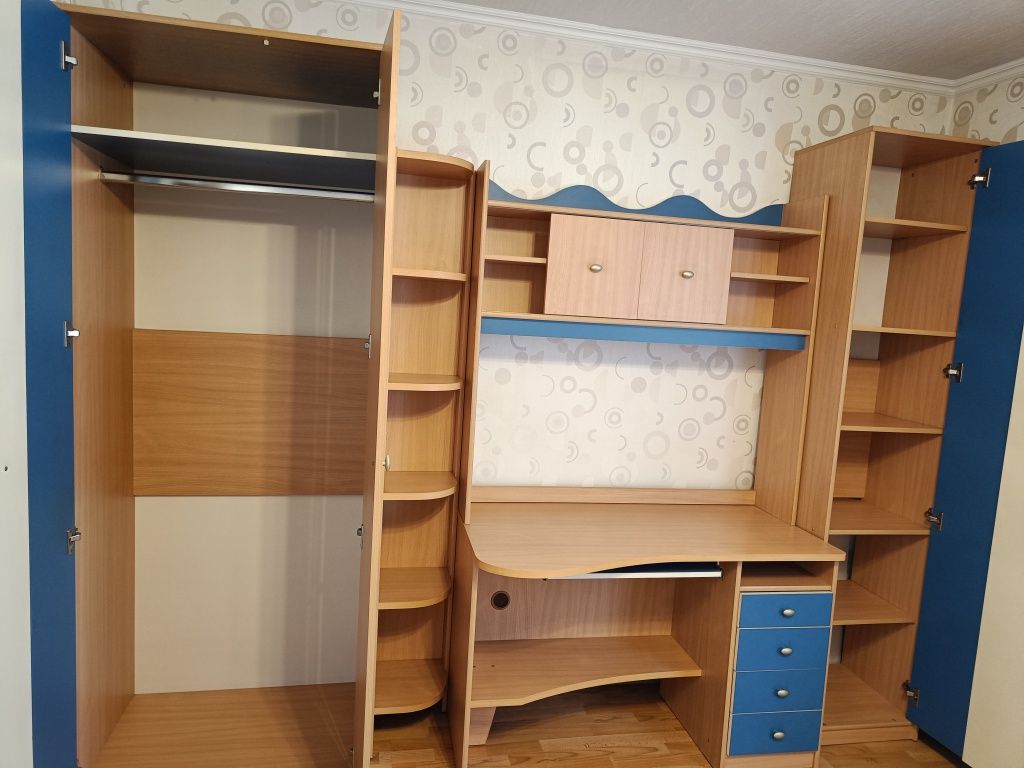 Мебель для детской, шкафы, стол