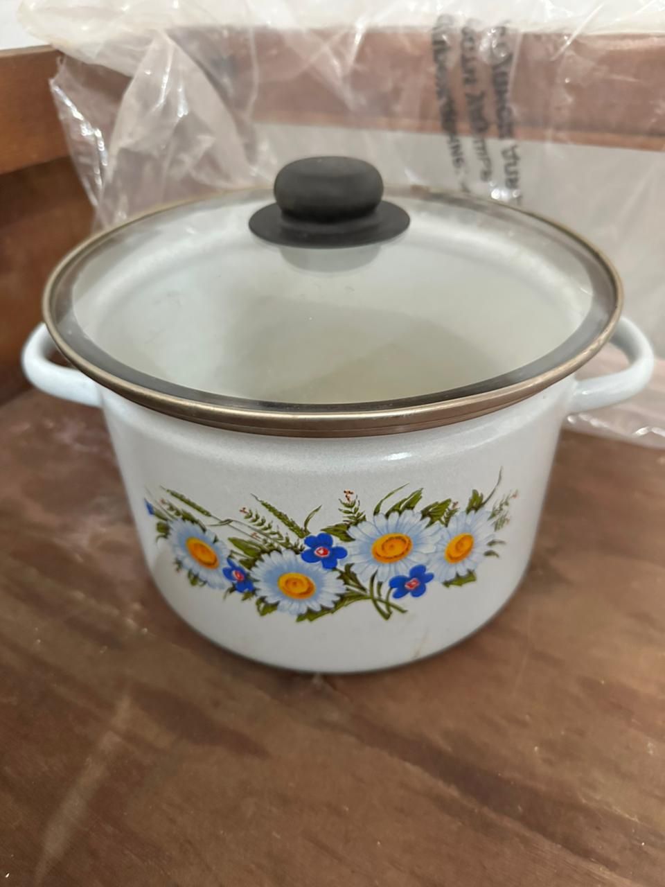 Кастрюля эмалированная