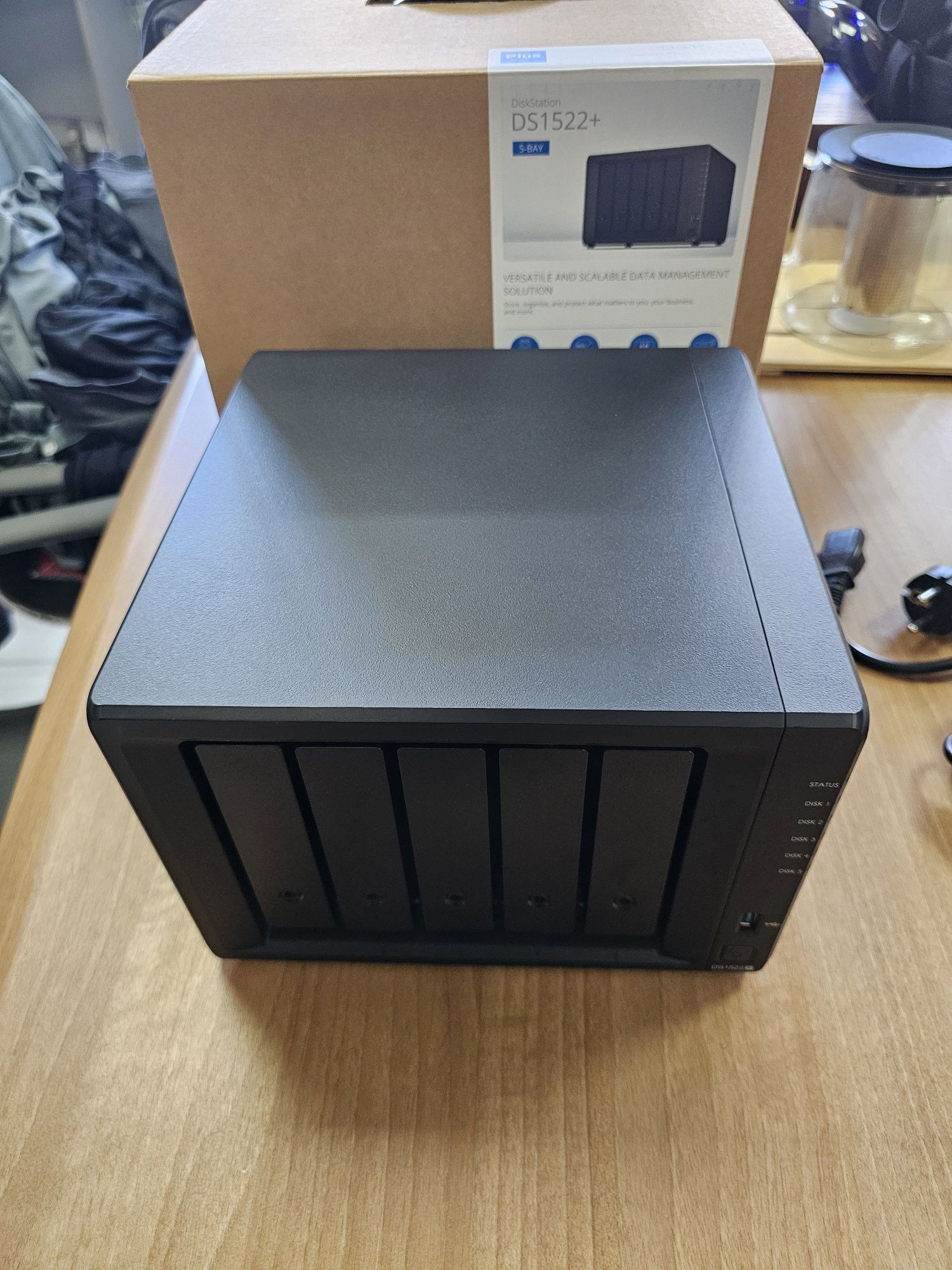 Сетевая система хранения данных Synology DS1522+, 10GbE, 32GB + 36TB