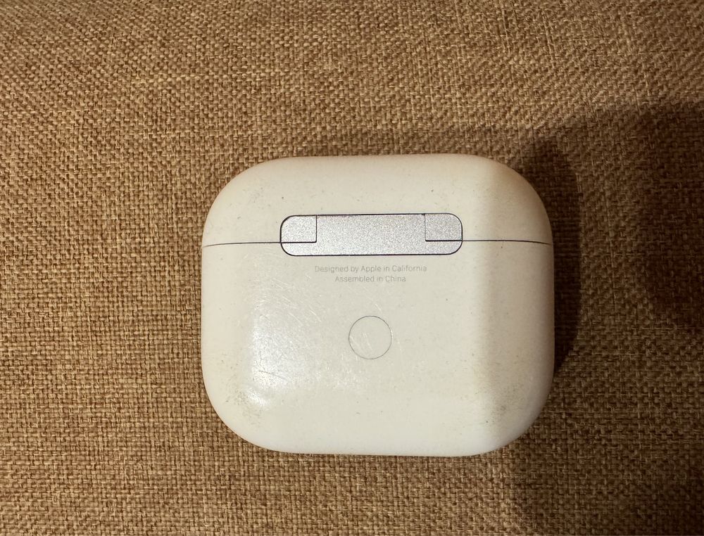 Продам кейс от airpods 3