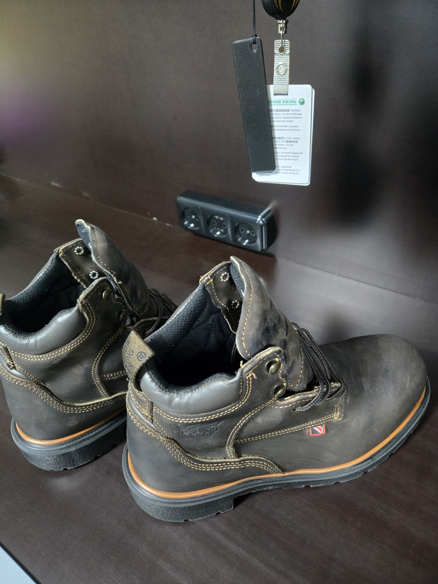продам спец ботинки red wings