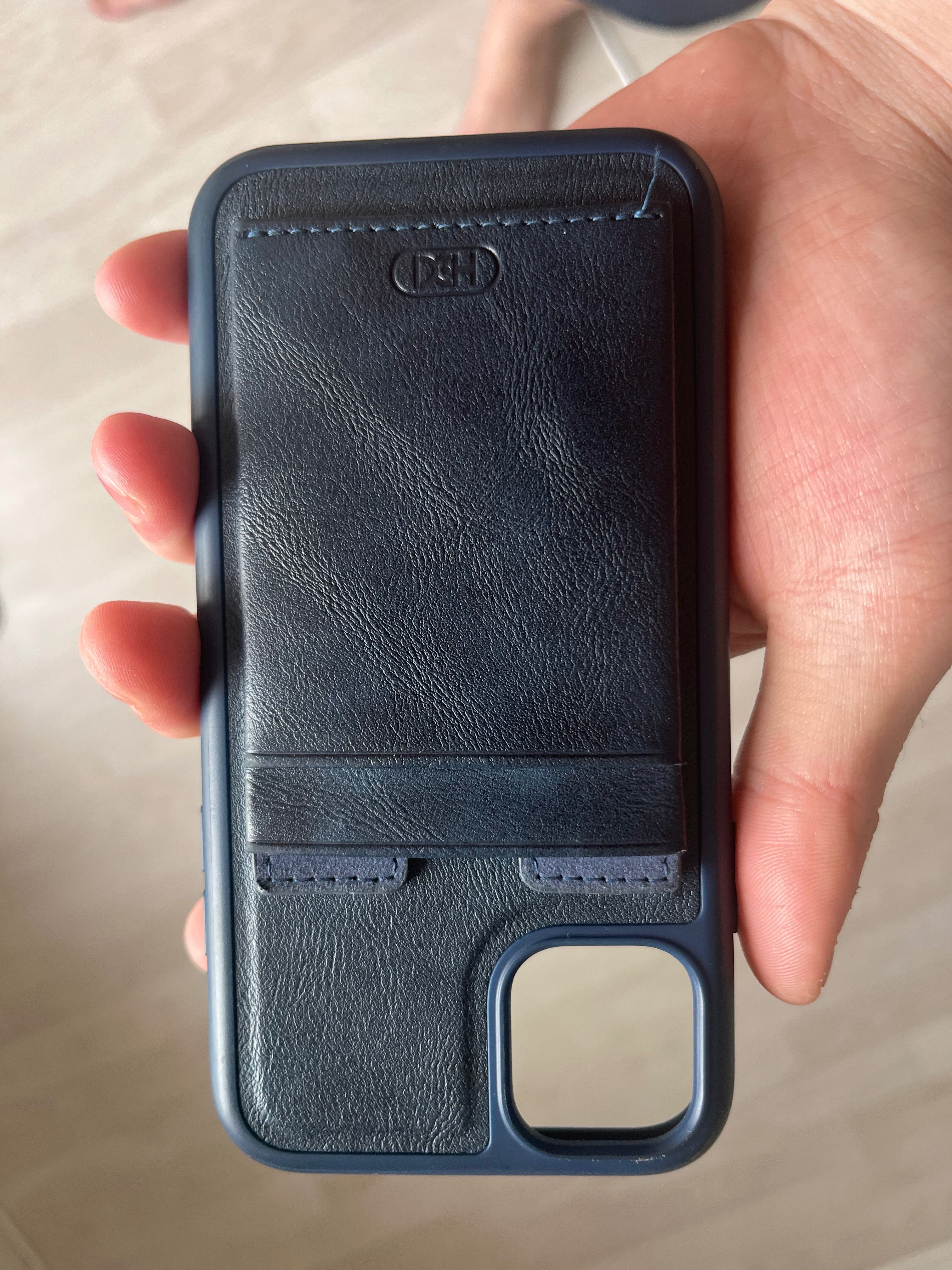 iPhone 11, в идеале с документами