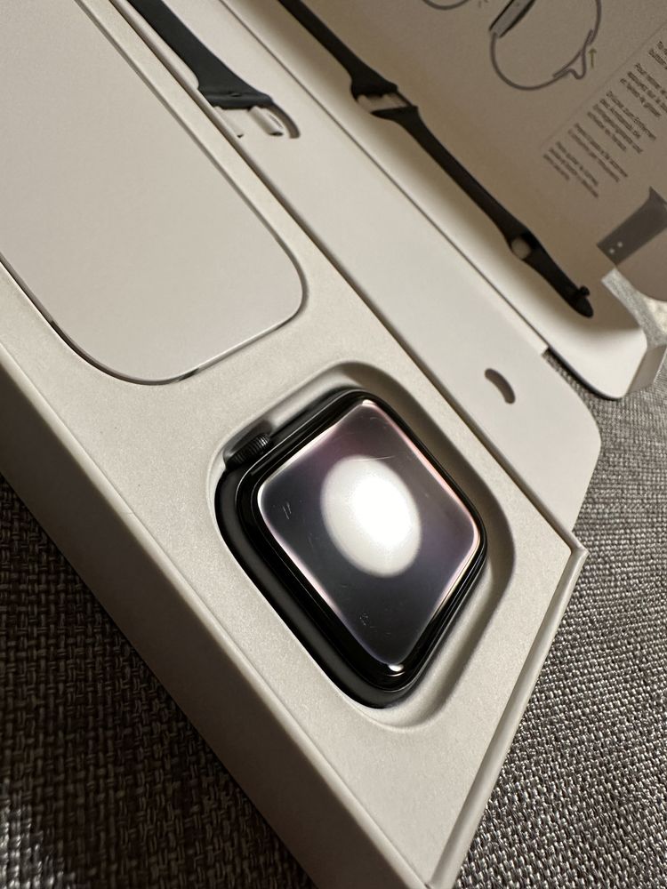 Продам Apple Watch SE 44mm space gray(черные)