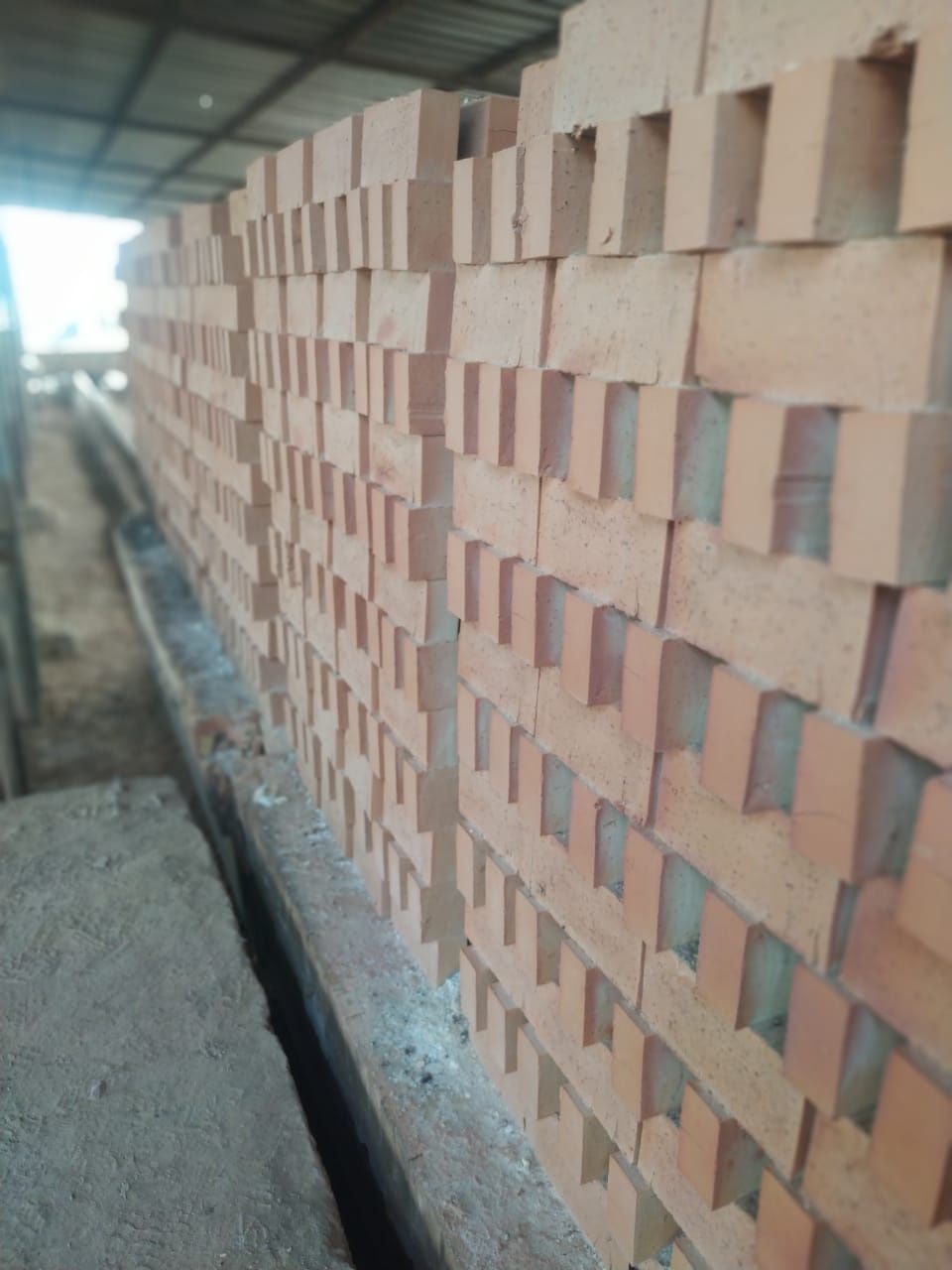 Продам Красный Кирпич в Талдыкоргане,,автоматика, качество отличное.