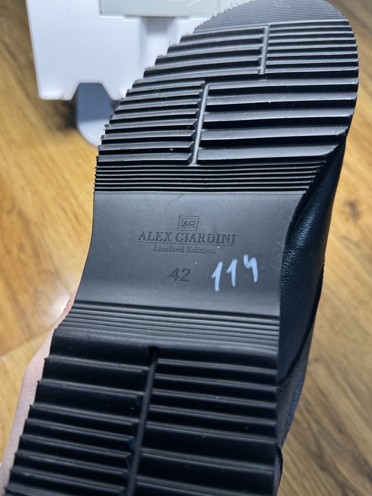 новая обувь Alex Giardini