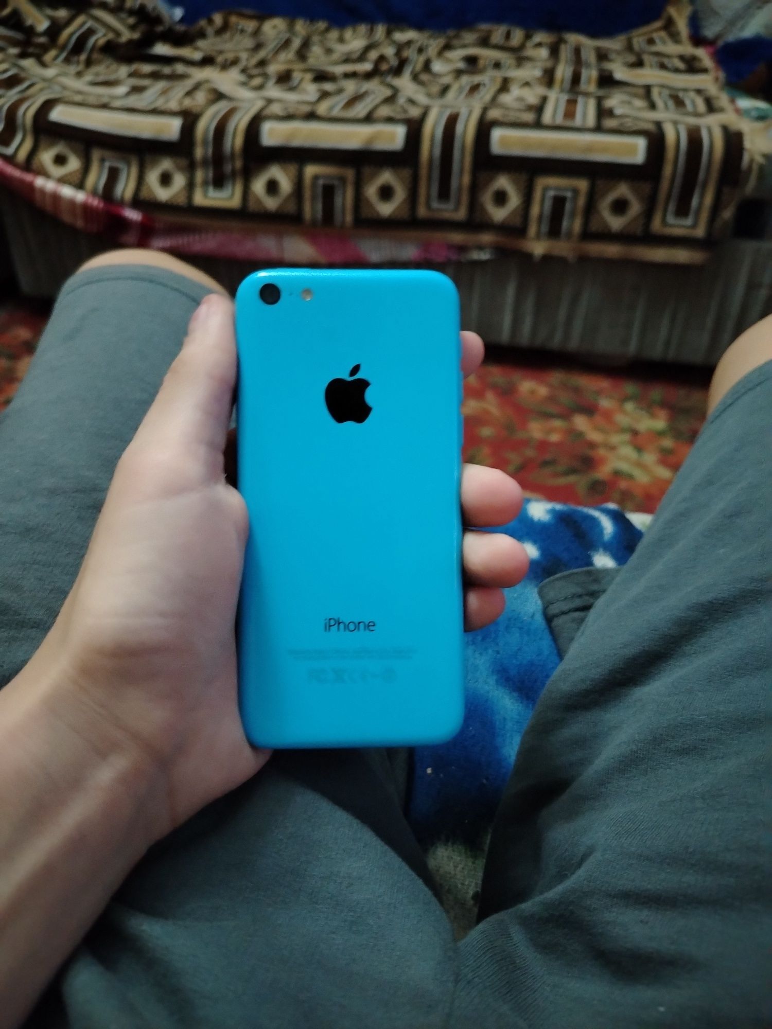Телефон lphone 5c