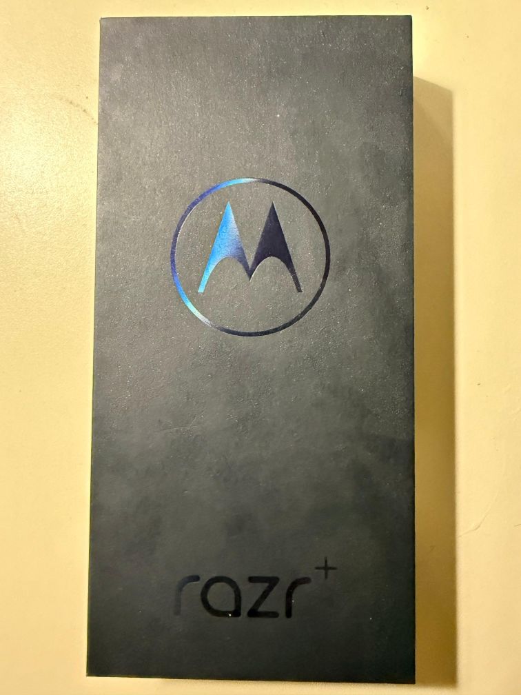 Motorola razr plus 2024