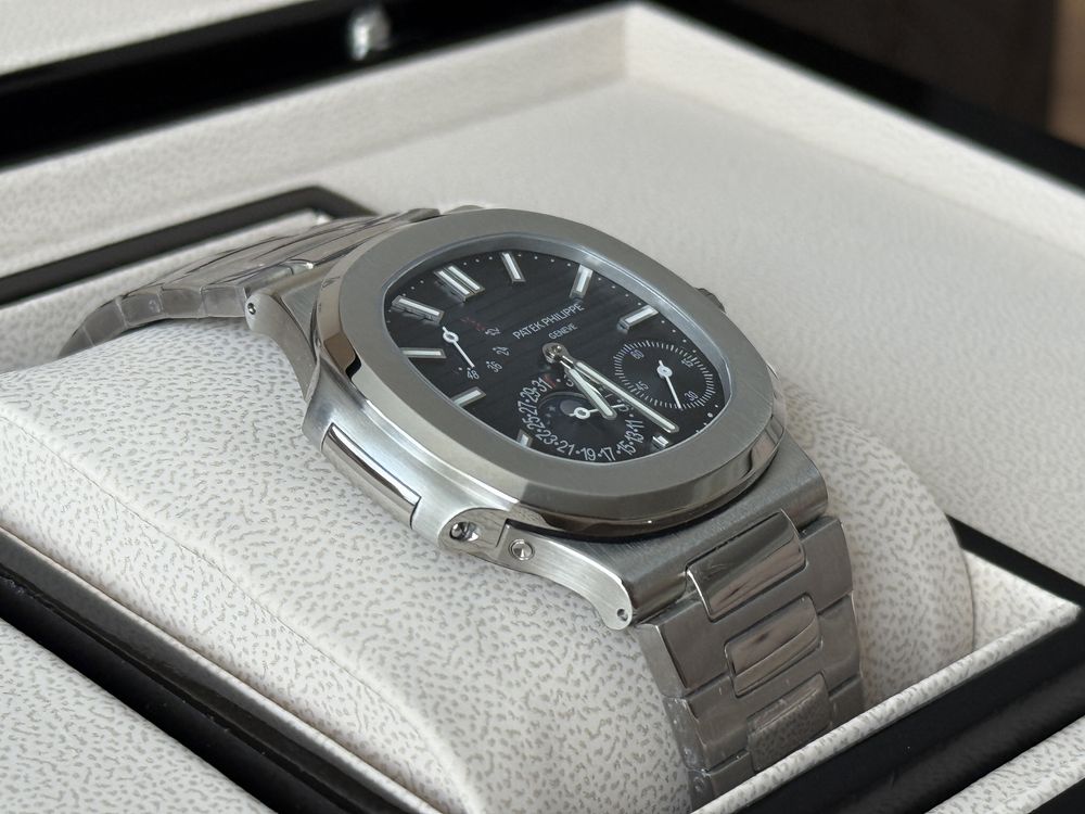 Часы Patek Philippe Nautilus