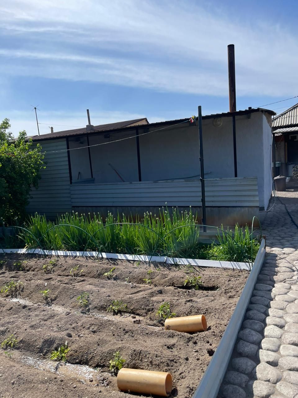 Срочно продаём полдома ,частично с мебелью .
