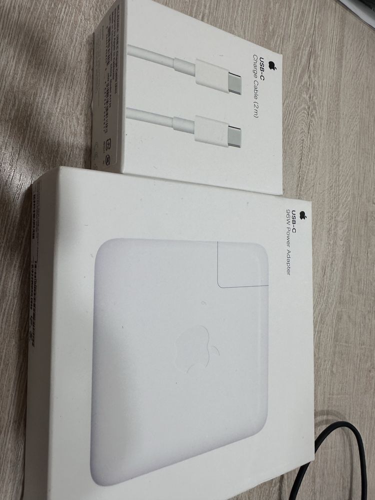 Продается оригинал зарядное устройство на Macbook (Type-c)