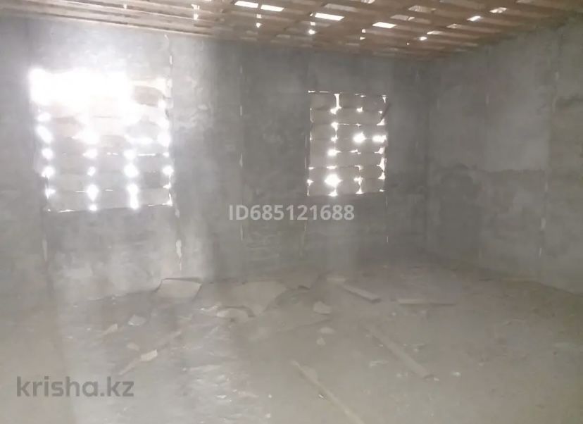 Еркінқала-2 толығымен бітпеген 12×13 өлшемде 5 бөлмелі үй сатылады.
