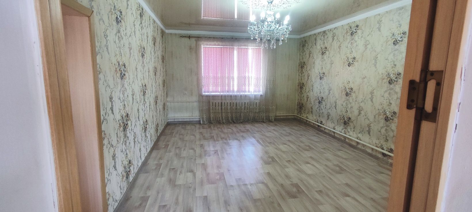 Дом с аптекой и магазином