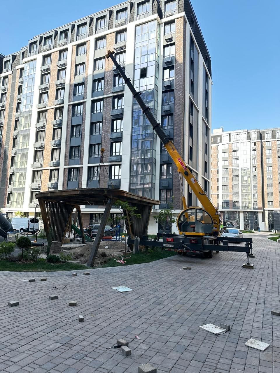 Услуги автовышки АГП 30м  КРАН 2 в 1 .Монтаж демонтаж стеклопакетов