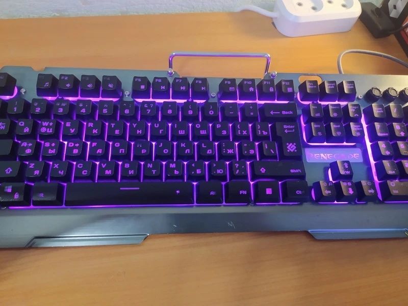 Срочно продам Клавиатуру Defender Renegade