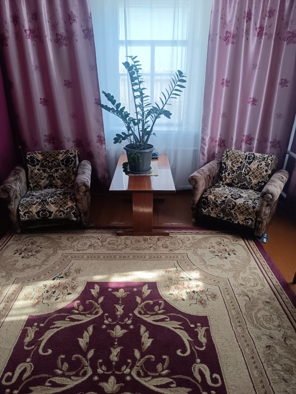 Продам тройку ( диван и 2 кресла )