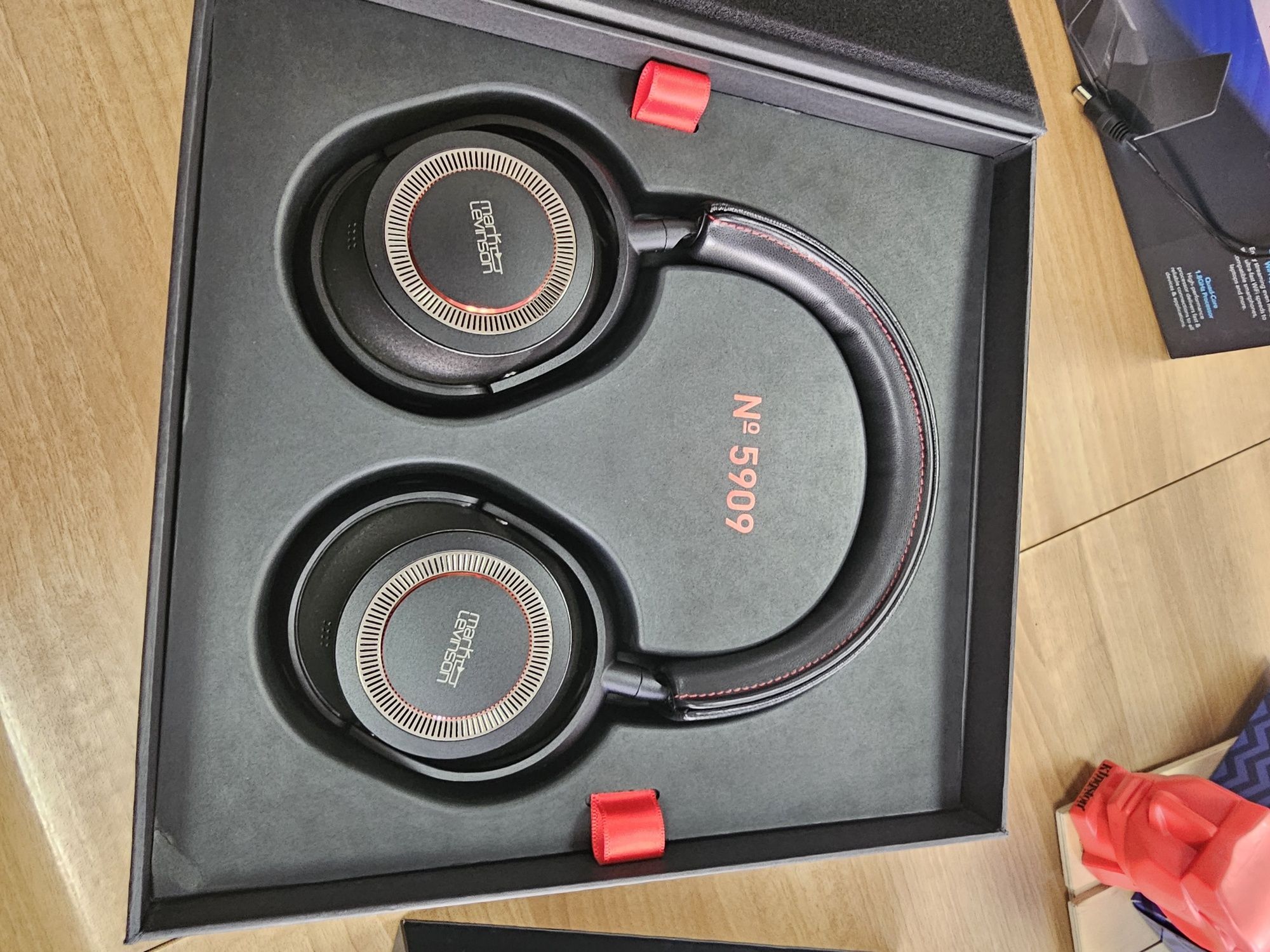 Беспроводные наушники Hi-End класса Mark Levinson №5909