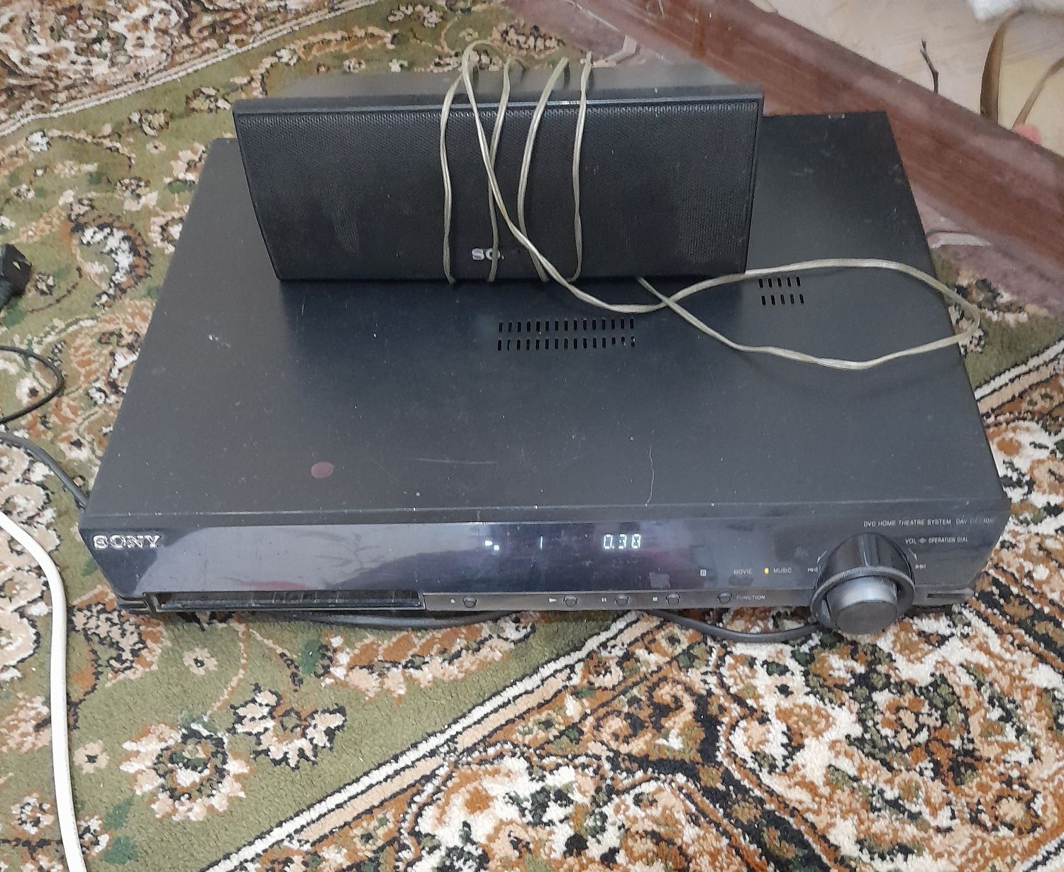 Срочно.DVD ресивер SONY.Оригинал.Работает ,1шт