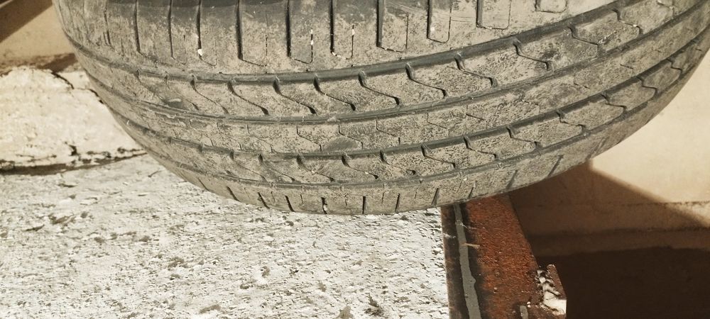 Продам шины б/у в отличном состоянии