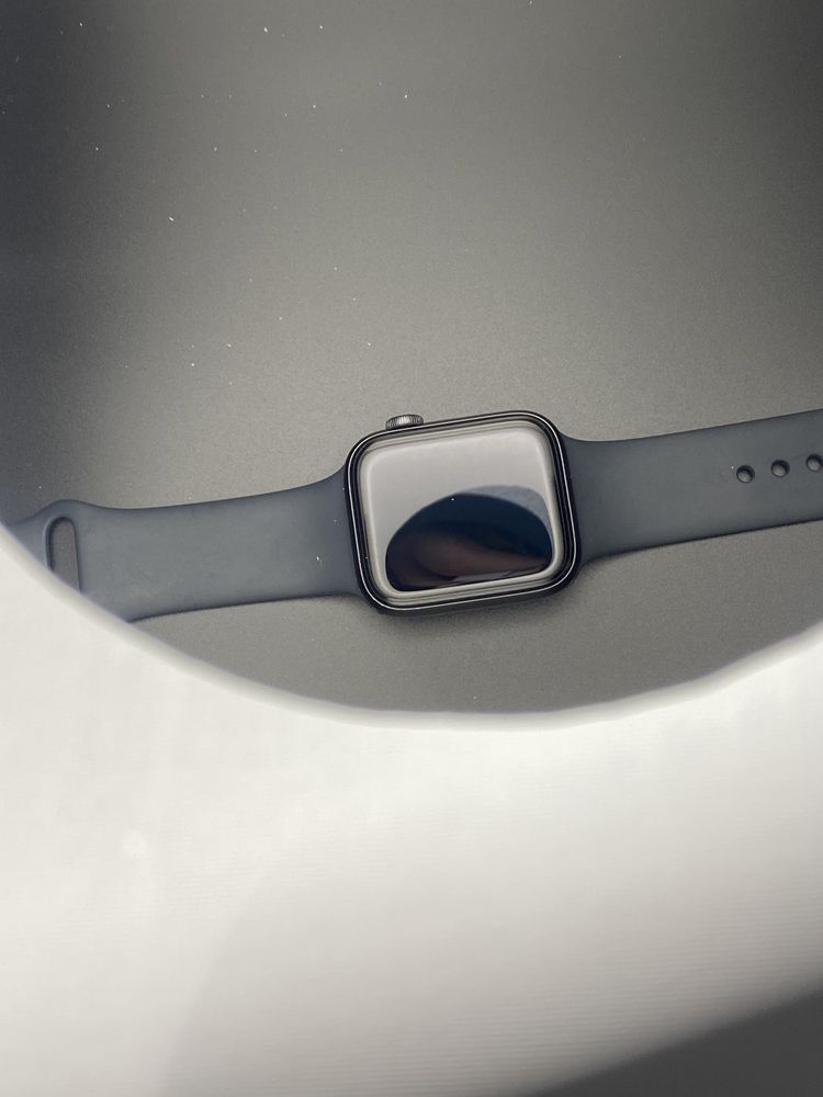 Часы Apple Watch SE
