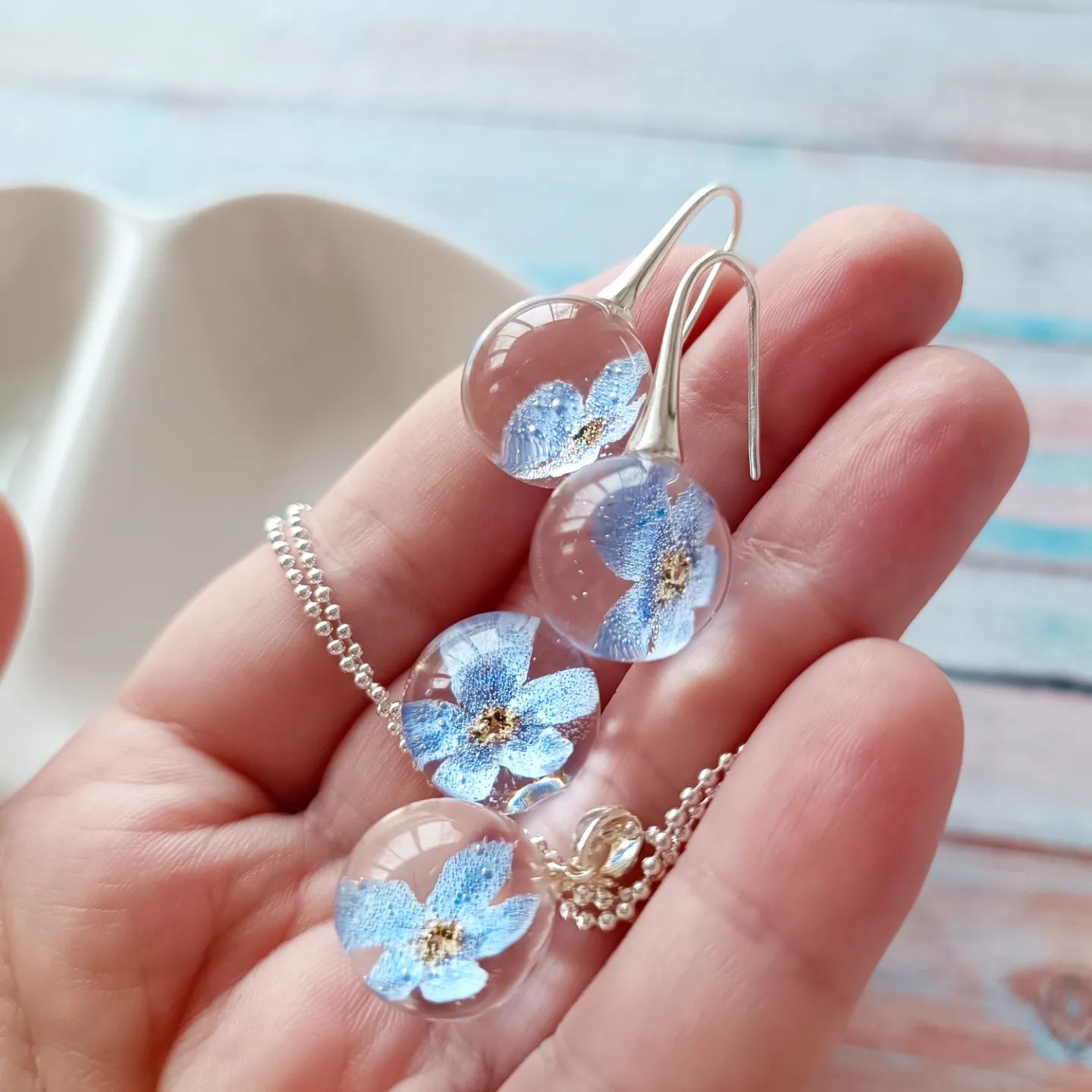 Серьги, браслеты, кулоны из эпоксидной смолы ручной работы