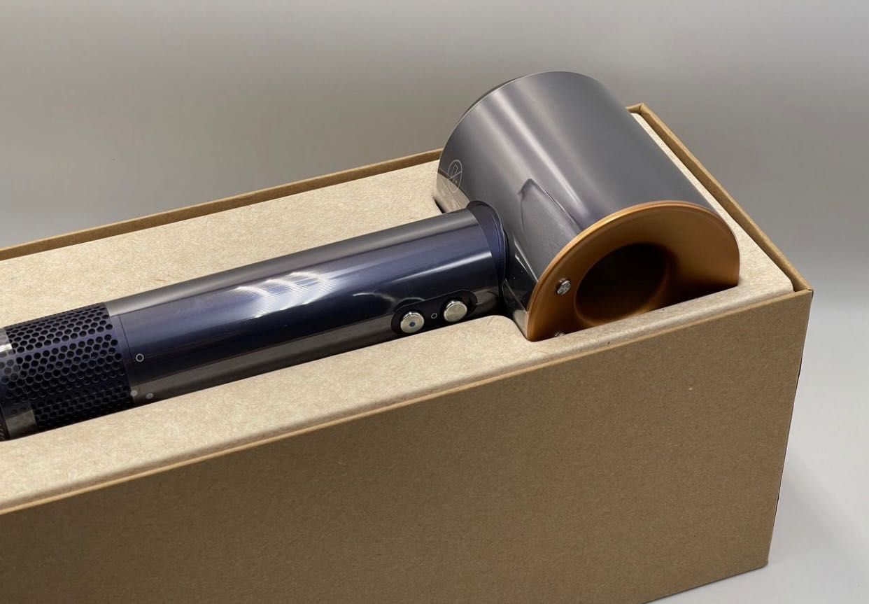 Продам Новый Dyson в цвете Prussian Rich Blue Стайлер Фен Мощный
