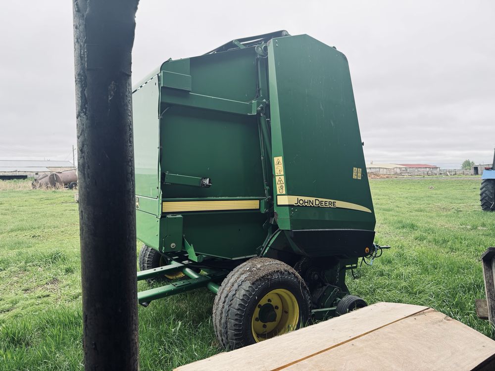 Пресс-подборщик JohnDeere