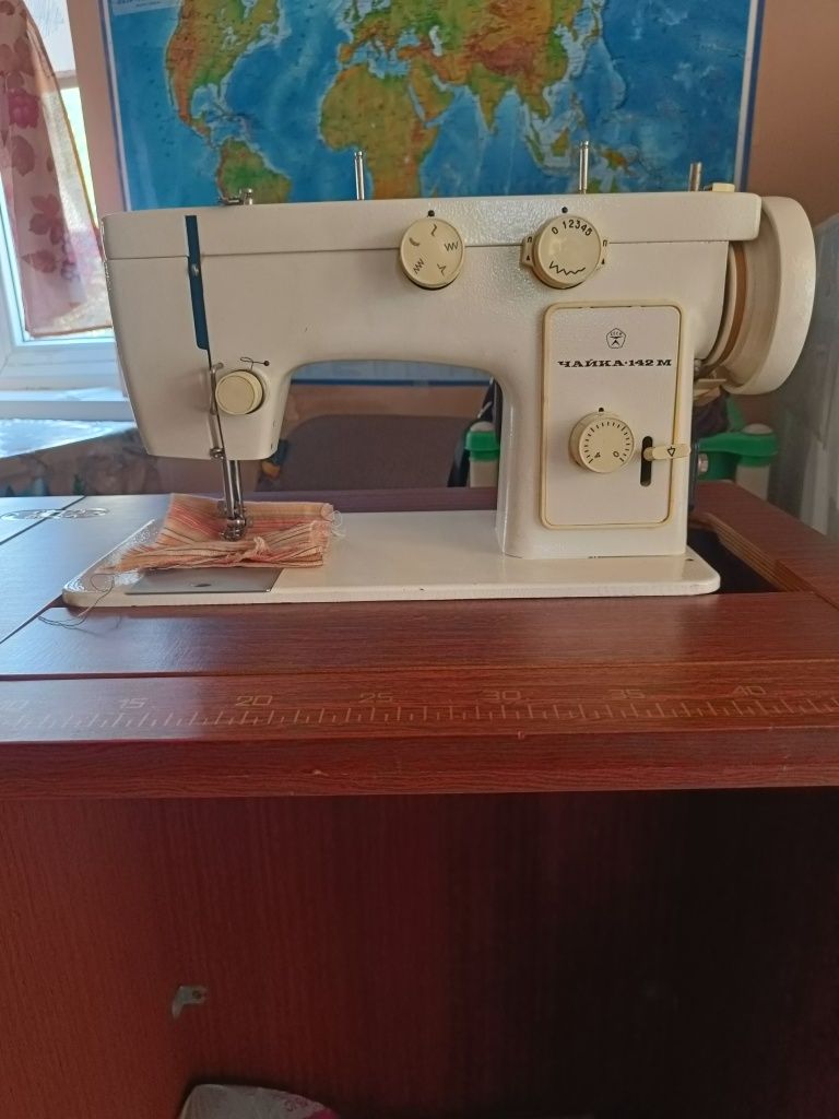Швейная машинка Чайка