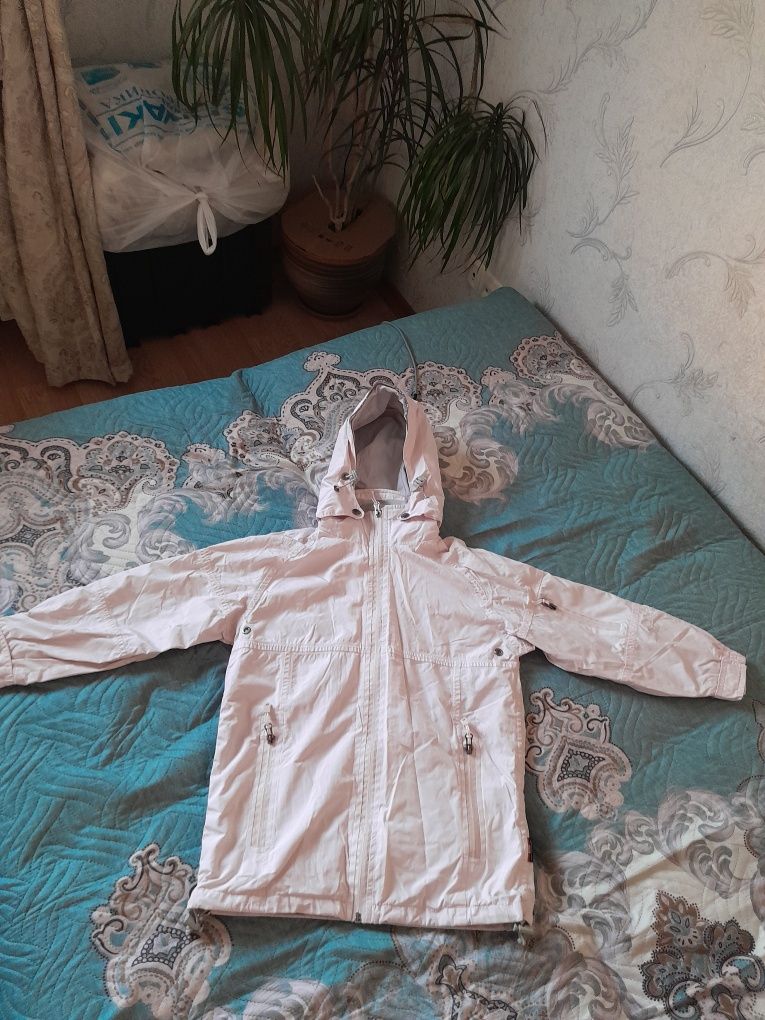 Продам  куртку  для девочки