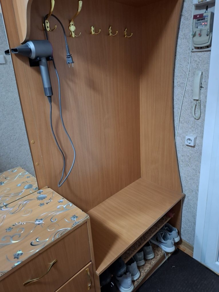 Продам прихожую б/у в хорошем состоянии
