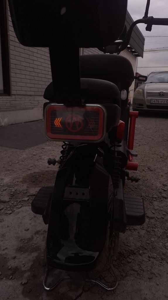 Скутер Танк 800 вват,торг уместен
