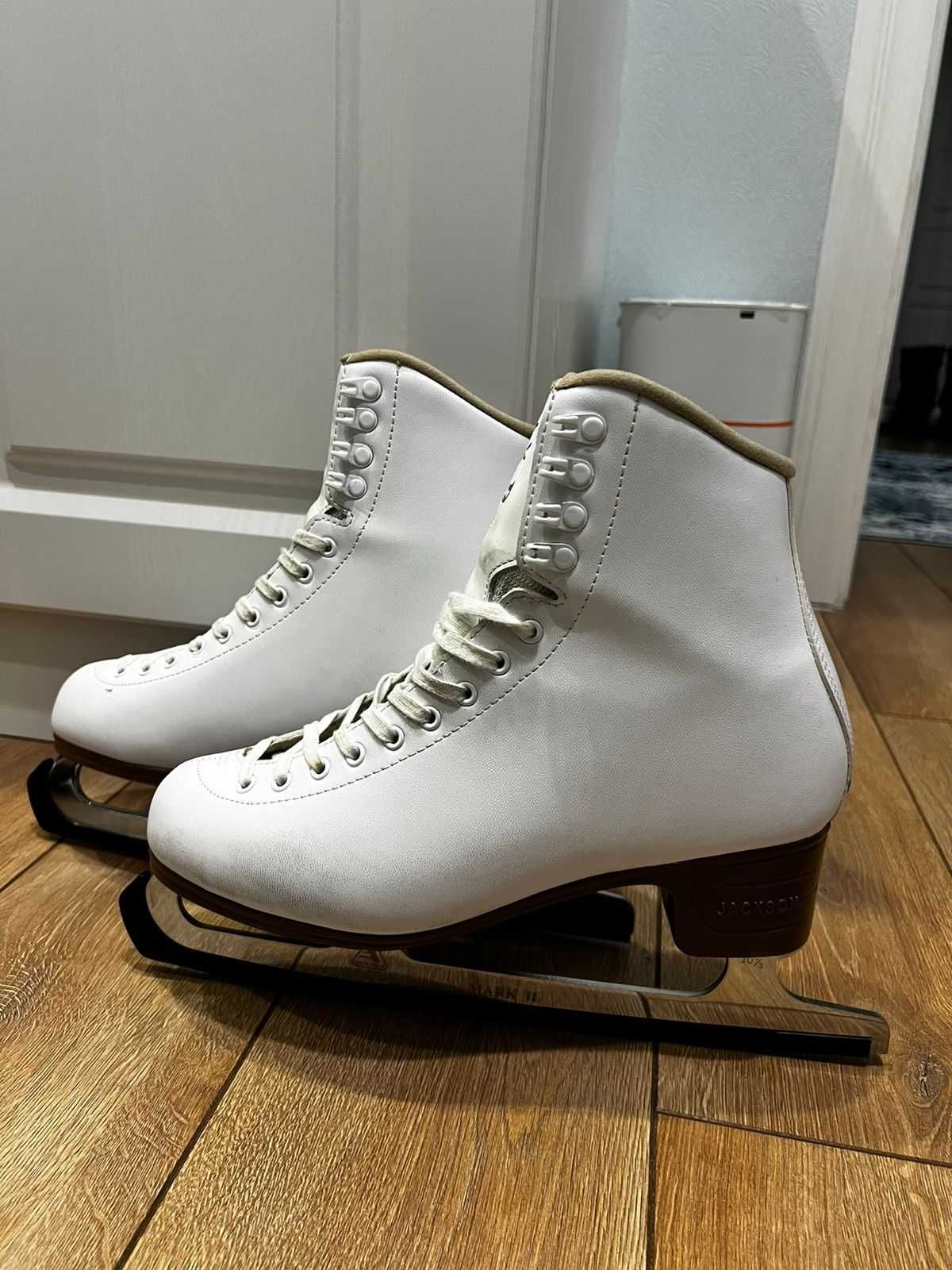 Коньки Jackson Excel c лезвиями Mark II в размере 41,5