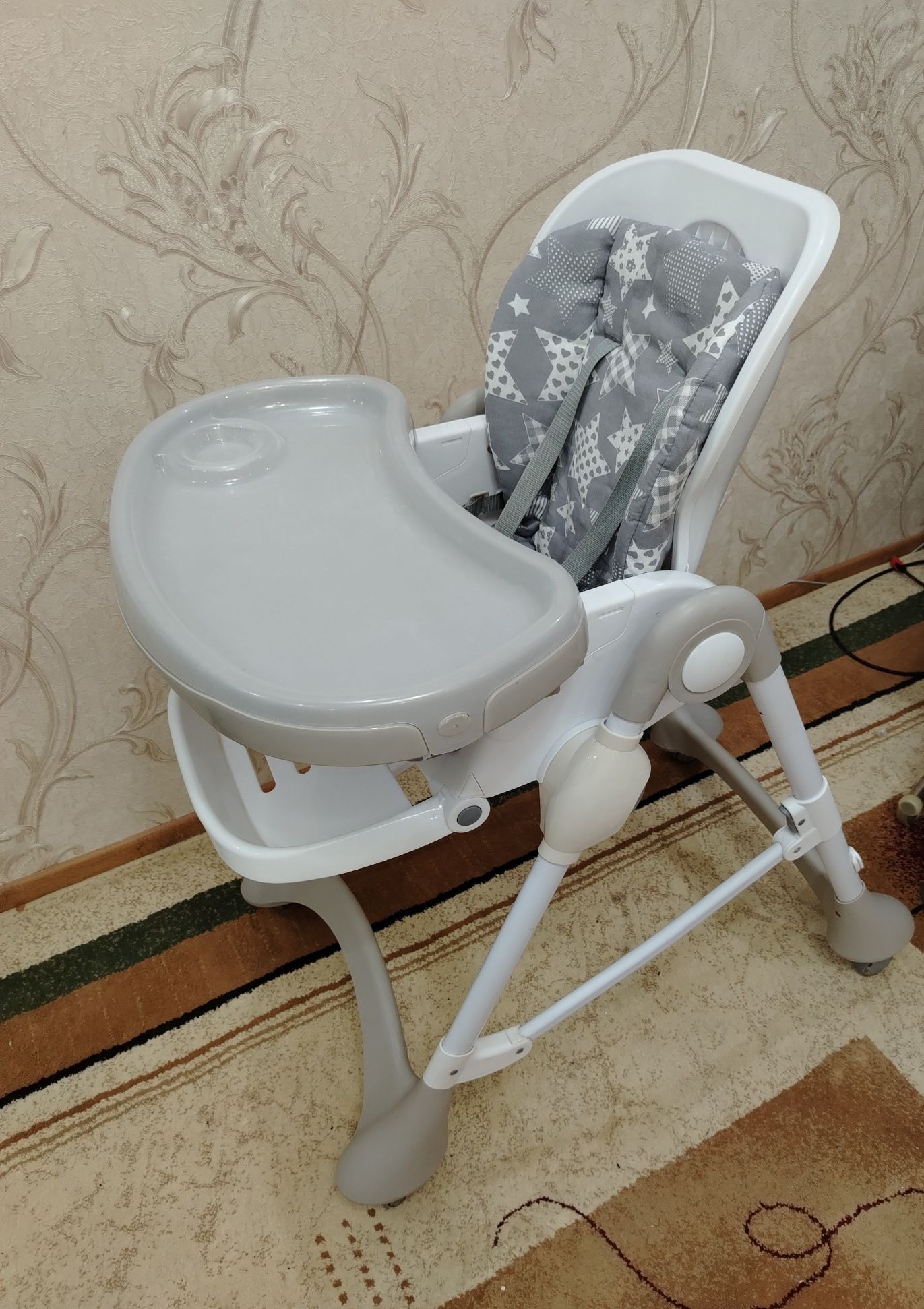 Стульчик для кормления и отдыха ребенка
